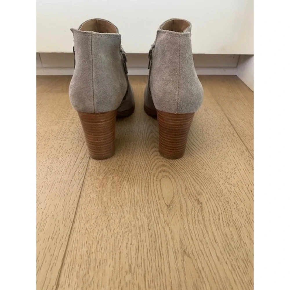 Lucky Brand Grey Suede Ankle Boots Lug Sole Stacked Heel Booties Womens 7.5 M 38